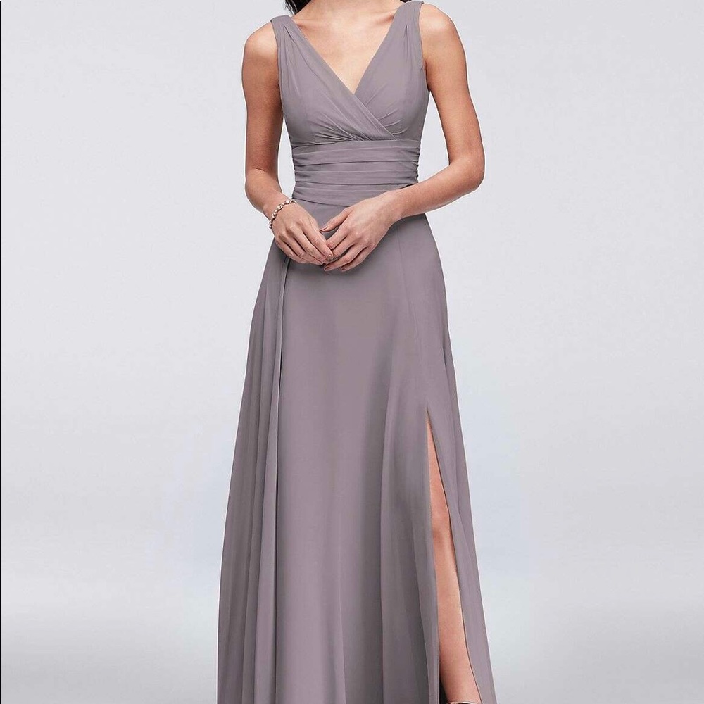 🆕 David’s Bridal Women’s Dress Long Chiffon Surplice Tank Bridesmaid Size 6